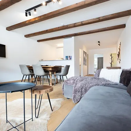 Modern Crossing Facing Piz Rosatsch Apartament