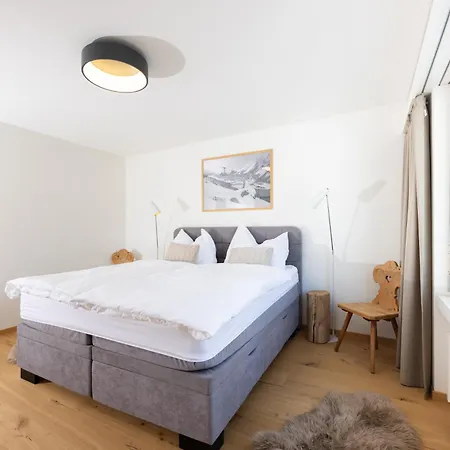 Modern Crossing Facing Piz Rosatsch سانت موريتز